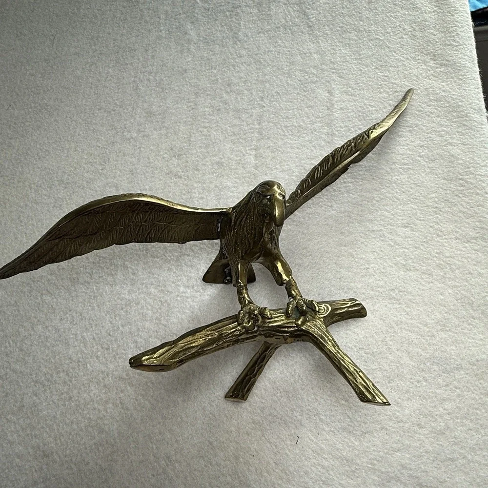 VINTAGE LARGE BRASS EAGLE‎ PERCHED ON A BRANCH STATUE 18